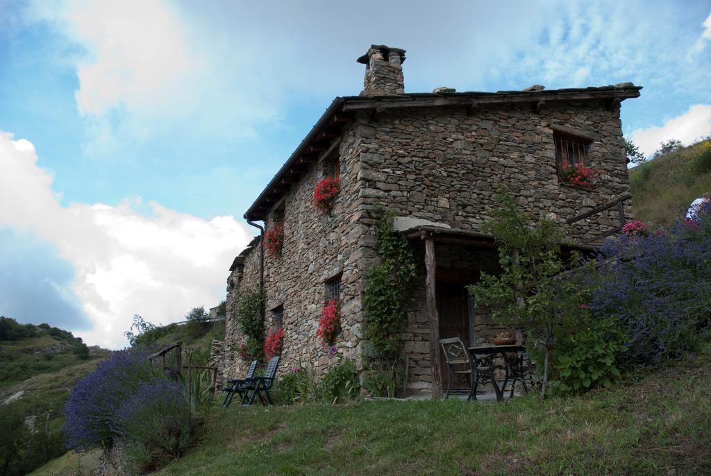 Agriturismo La Fontana Dell'Olmo Hotell Molini di Triora Eksteriør bilde